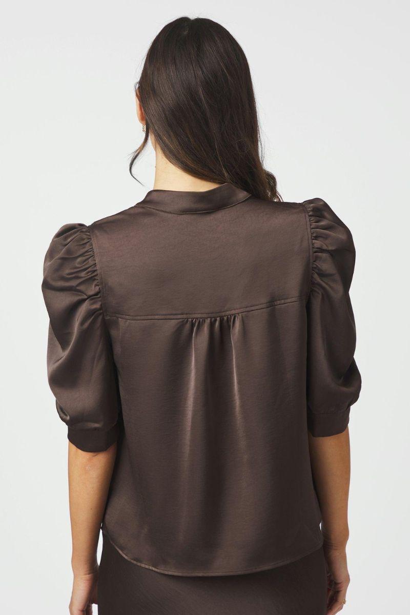 Roella Heavy Sateen Blouse | Dark Brown | Bluse fra Neo Noir