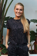 Alma U Tshirt | Dark Grey Black Tia