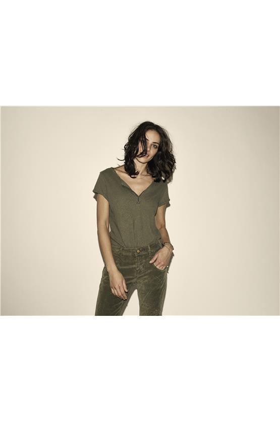 Troy Tee (Army) - T-shirt fra Mos Mosh -  Mos Mosh - Lisen.dk